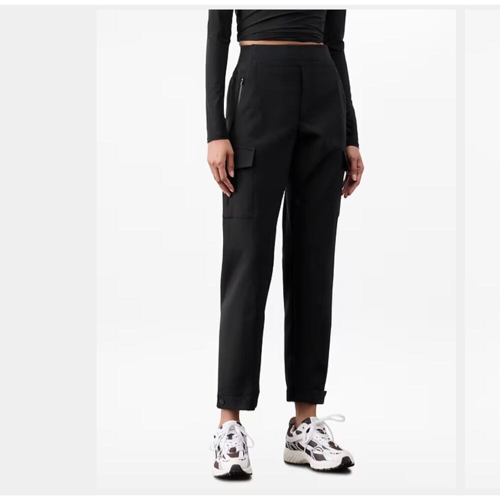 Athleta Endless High Rise Cargo Pant Black size 2 gorpcore skater packable
